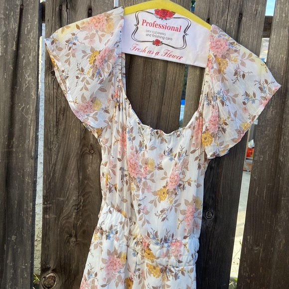 White Floral Ruffle Dress - Picture 6 of 8